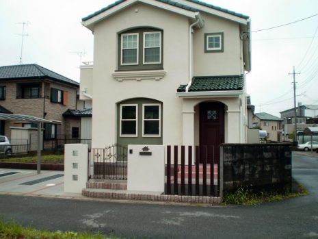 茨城県猿島郡五霞町　おしゃれな白い門扉 NO.1