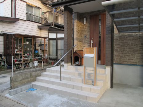 【久喜市】　手摺りを階段に付けてお洒落に NO.133