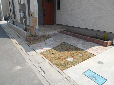 埼玉県さいたま市　石張りのアプローチで玄関周りを明るく NO.219