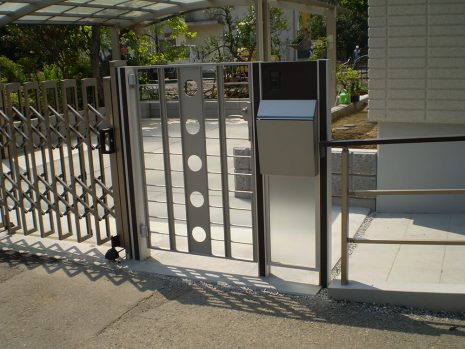 【蓮田市】　駐車場周り一式、モダンなセミクローズ外構 NO.224