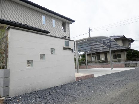 【久喜市】　吹き付け仕上の門塀の中にガラスブロック NO.240