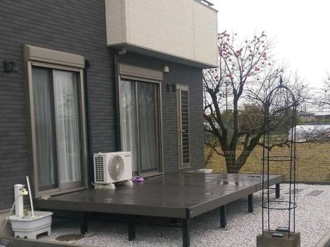 埼玉県川越市　ウッドデッキと物置は建物カラー NO.373