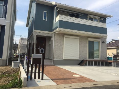【久喜市】　木調で統一したウッドデッキとアプローチ NO.423