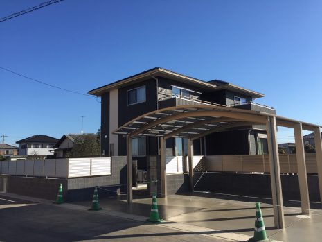 埼玉県加須市　建物と同じ黒＆白で NO.384
