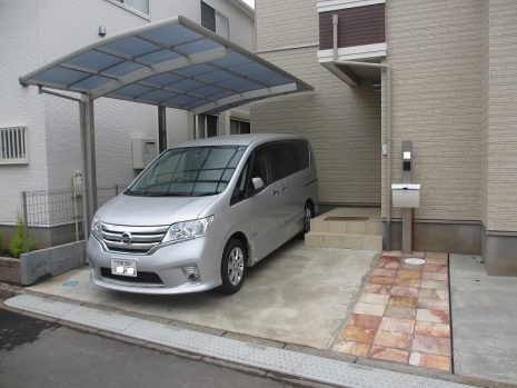 埼玉県のカーポート　アースクオーツ方形のアプローチ NO.231