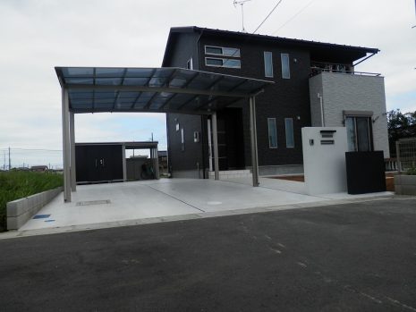 埼玉県のカーポート　モノトーンカラーで住宅と統一感を NO.319