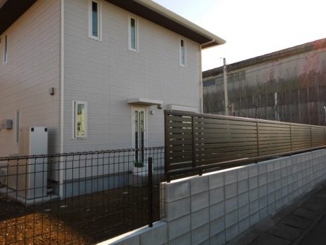 埼玉県さいたま市　ブロック塀に目隠しフェンス NO.246
