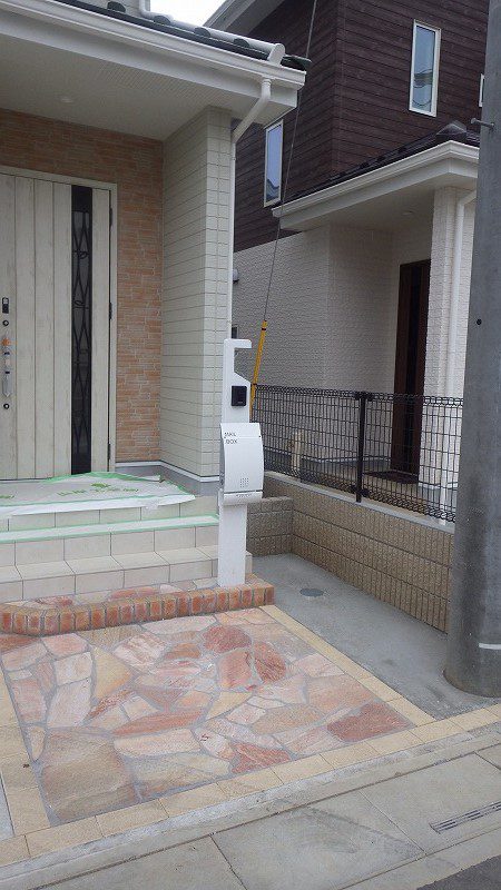 【白岡市】　石貼りアプローチとウッドデッキ NO.244
