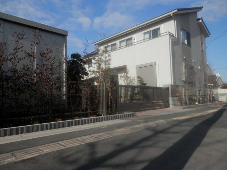 【久喜市】　電動カーゲートでどっしりした印象に NO.386