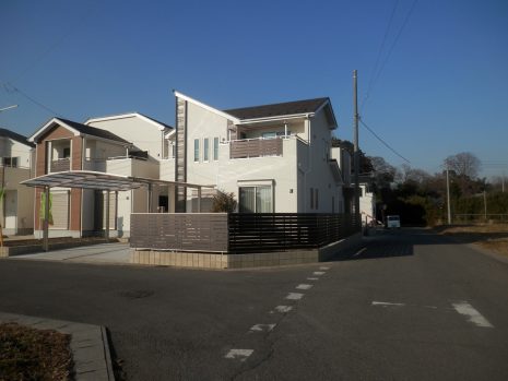 千葉県野田市　木調フェンスとカーポート NO.395
