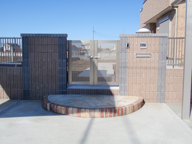 2色のブロックを利用した門塀 NO.70