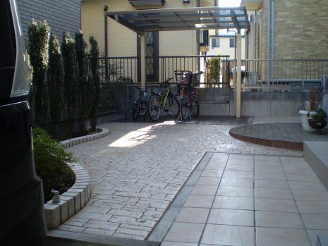 埼玉県上尾市 スタンプコンクリートの曲線アーチ NO.408