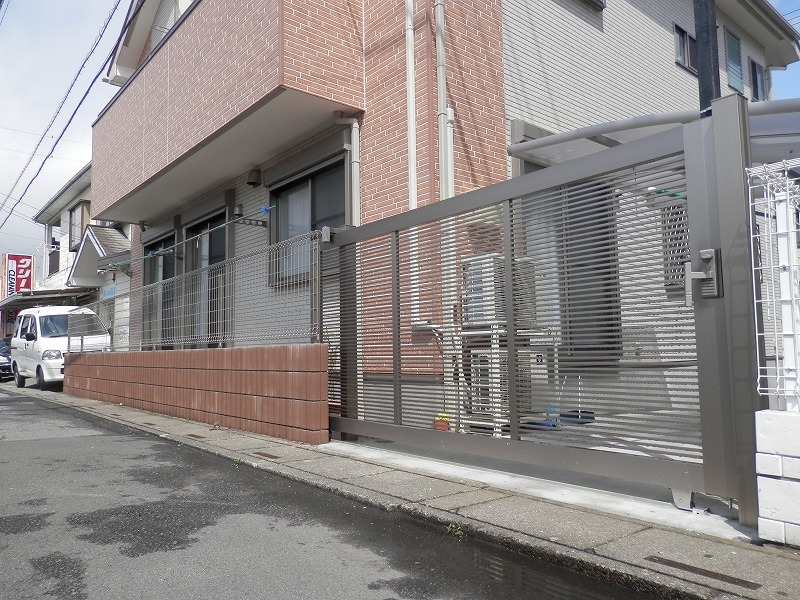 岩田治療院様の駐車場と玄関先に注目 NO.213