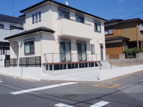 【久喜市】　モダンな家に合うウッドデッキ NO.91