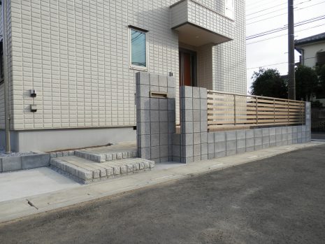 【白岡市】　化粧ブロックでオシャレな玄関周り NO.289