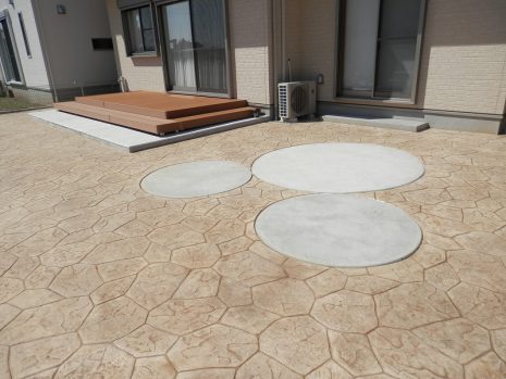 【久喜市】　石模様の中にディズニーキャラクターを NO.329