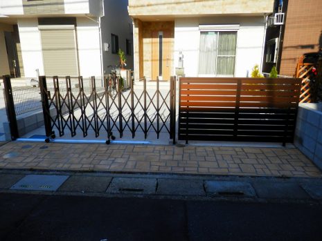【久喜市】　伸縮門扉とフェンスでクローズ外構へ NO.359