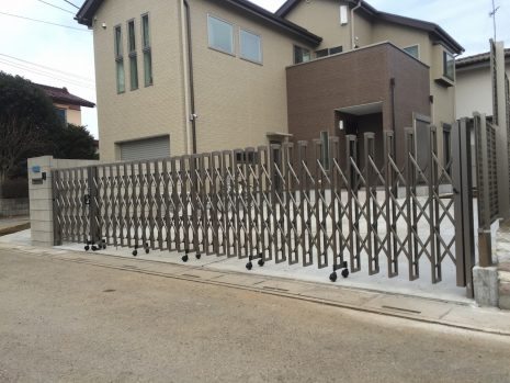 【蓮田市】　目隠しフェンス、伸縮門扉でクローズ外構 NO.391