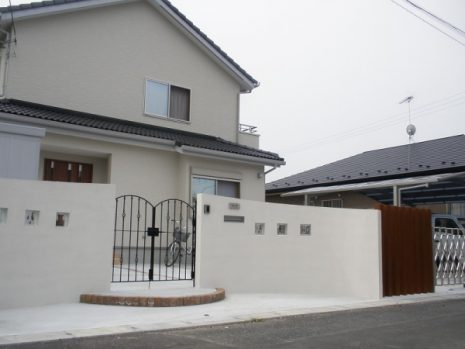 【久喜市】　やさしい白の曲線美の門塀 NO.45