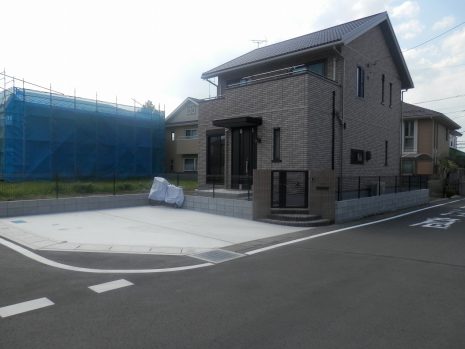 埼玉県加須市　化粧ブロックの門柱にスプレーコンクリートのステップ NO.475