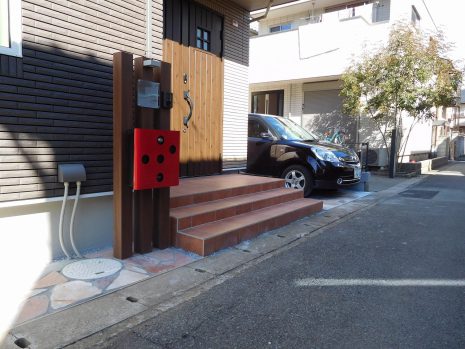 埼玉県春日部市　ポストはヴァリオネオスキン 壁掛レッド NO.558