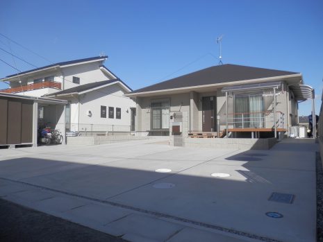 埼玉県加須市　広い敷地にスタンプコンクリートがアクセントに NO.555