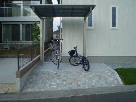 【久喜市】　サイクルポートとテラス設置しました NO.634