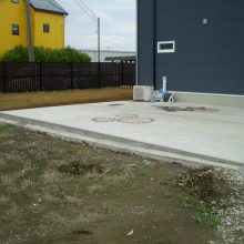 目隠しフェンスと土間で駐車場工事 NO.649の施工写真1