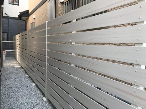 埼玉県東松山市　目隠しフェンスを境界線に NO.708