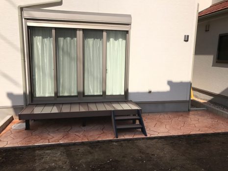 埼玉県春日部市 スタンプコンクリートの下地にウッドデッキ NO.753