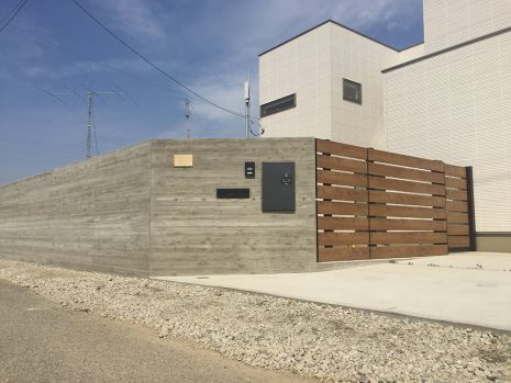 埼玉県幸手市　杉板風RC擁壁と木調フエンス NO.837