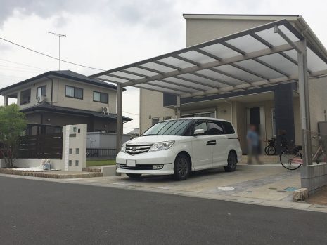 埼玉県のカーポート　白い門塀と目隠しフェンス NO.894