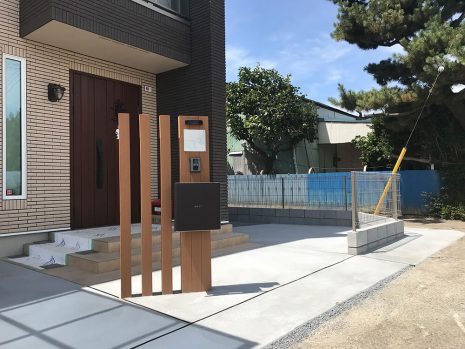 【久喜市】　ウッドデッキに合わせた機能門柱 NO.928