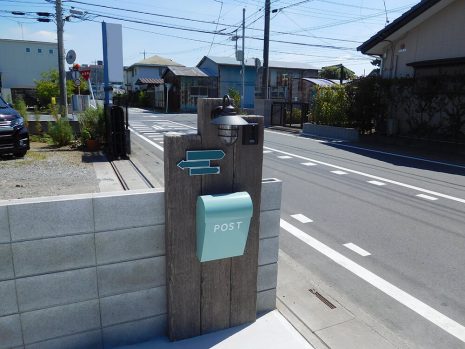 埼玉県越谷市　門柱は東洋の枕木材 NO.964