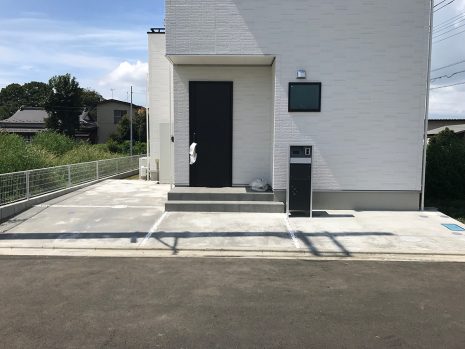 埼玉県富士見市　駐車場に白玉砂利目地 NO.948