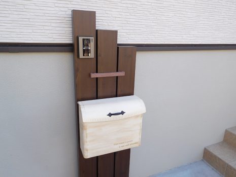 埼玉県春日部市 木調の機能門柱とポスト NO.1048