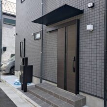 リフォーム外構(土間コンクリート　タイル貼り　機能門柱　物置) NO.2508の施工写真1