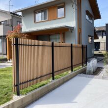 縦格子　目隠しフェンス施工　No.2524の施工写真1