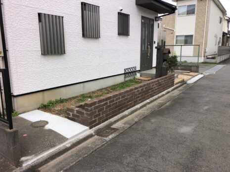 埼玉県ふじみ野市　タイルテラス　目隠しフェンス　花壇施工　No.2555