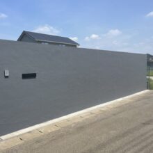 新築外構工事【クローズ外構・天然芝・目隠しフェンス(ｼﾝﾌﾟﾚｵﾌｪﾝｽYL 1型　横ルーバー)】No.2606の施工写真メイン