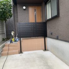 【ハイブリットT・T　フェンス】　【フェンスAB YS3型多段】　リフォーム外構工事　No.2641の施工写真1