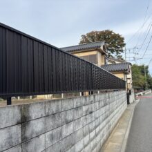 目隠しフェンス工事【三協ｱﾙﾐ　ﾆｭｰｱｲｼｬﾉﾝ3型　H800】No.2658の施工写真1