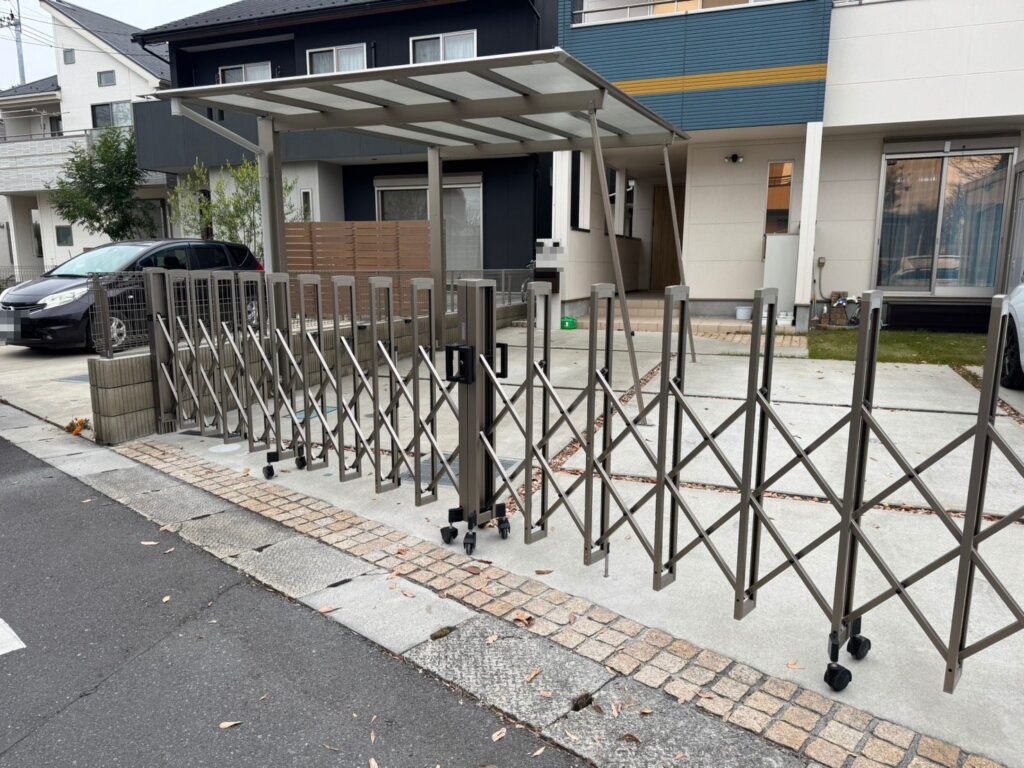 【久喜市】　【カーポート・伸縮門扉　新設】外構リフォーム工事　No.2692