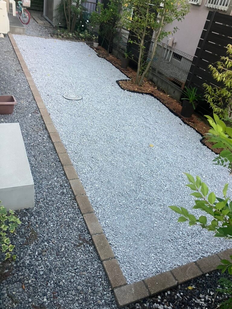 白岡市の雑草対策・砂利敷き工事の施工写真