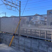 YKK シンプレオフェンス TB1型　縦格子フェンス工事【目隠しフェンス】 No.2722の施工写真メイン