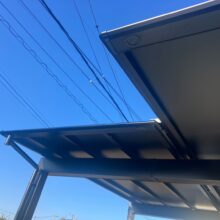 三協アルミ「スカイリード」車2台用｜ブラックポリカで叶えるモノトーン外構　No.2726の施工写真2