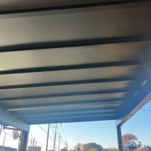 三協アルミ「スカイリード」車2台用｜ブラックポリカで叶えるモノトーン外構　No.2726の施工写真3