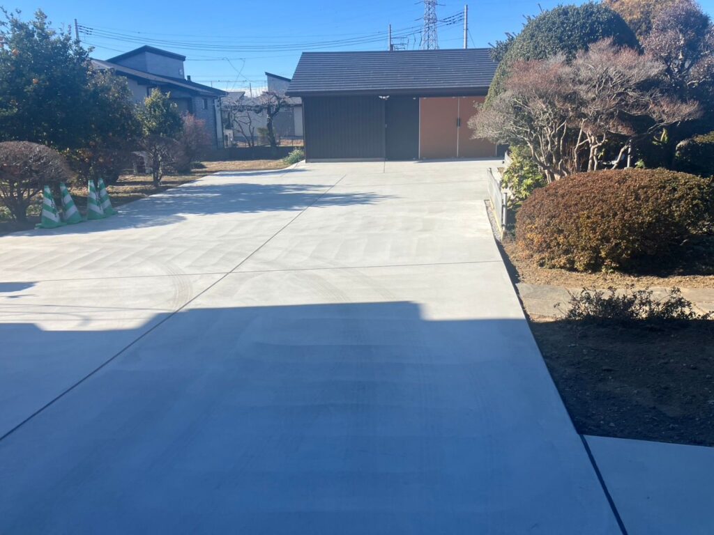 【久喜市】　【雑草対策・駐車場工事】土間コンクリート工事　No.2734