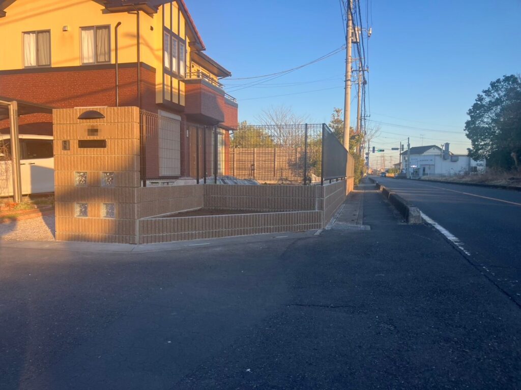 【久喜市】　事故で破損したブロック塀・フェンスの修繕工事　No.2725
