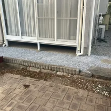 「庭じまい」植木伐採と砂利敷き・目隠しフェンスで劇的ビフォーアフター　No.2741の施工写真1